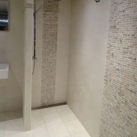 betegelde muur
